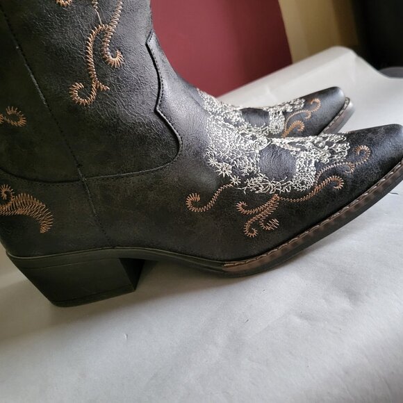 NWT BLACK EMBROIDERED WICKED SKULL COWBOY BOOTS SZ 9 - Picture 5 of 8